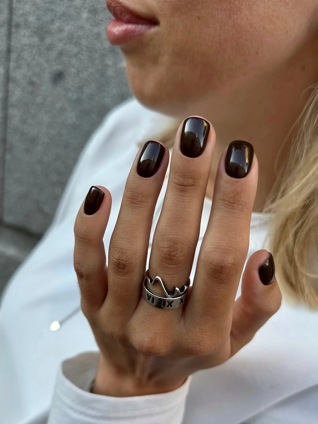 Near black glossy short nails with silver ring