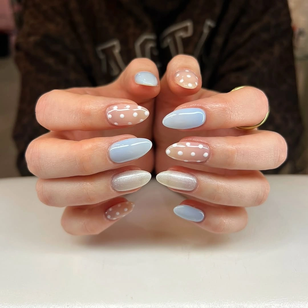 Short pale blue nails with sheer dotted winter accents