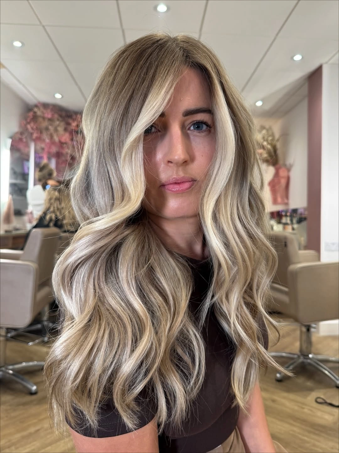 Ash beige blonde waves with bright face-framing ribbon