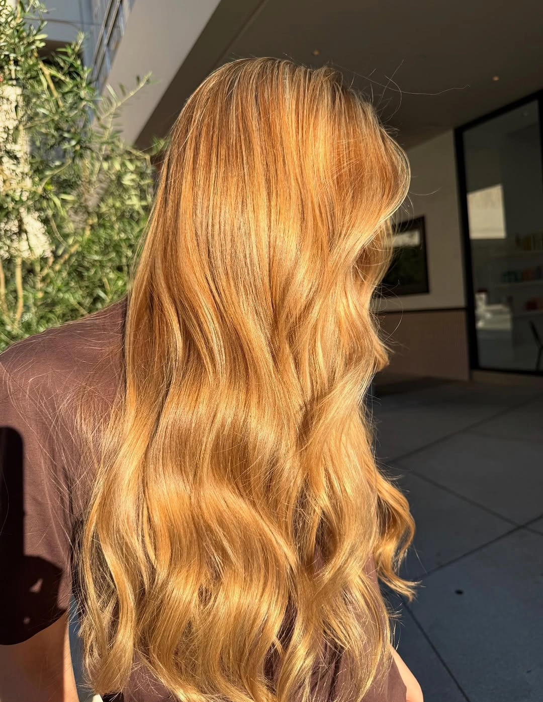 Long strawberry golden blonde waves with warm coppery light