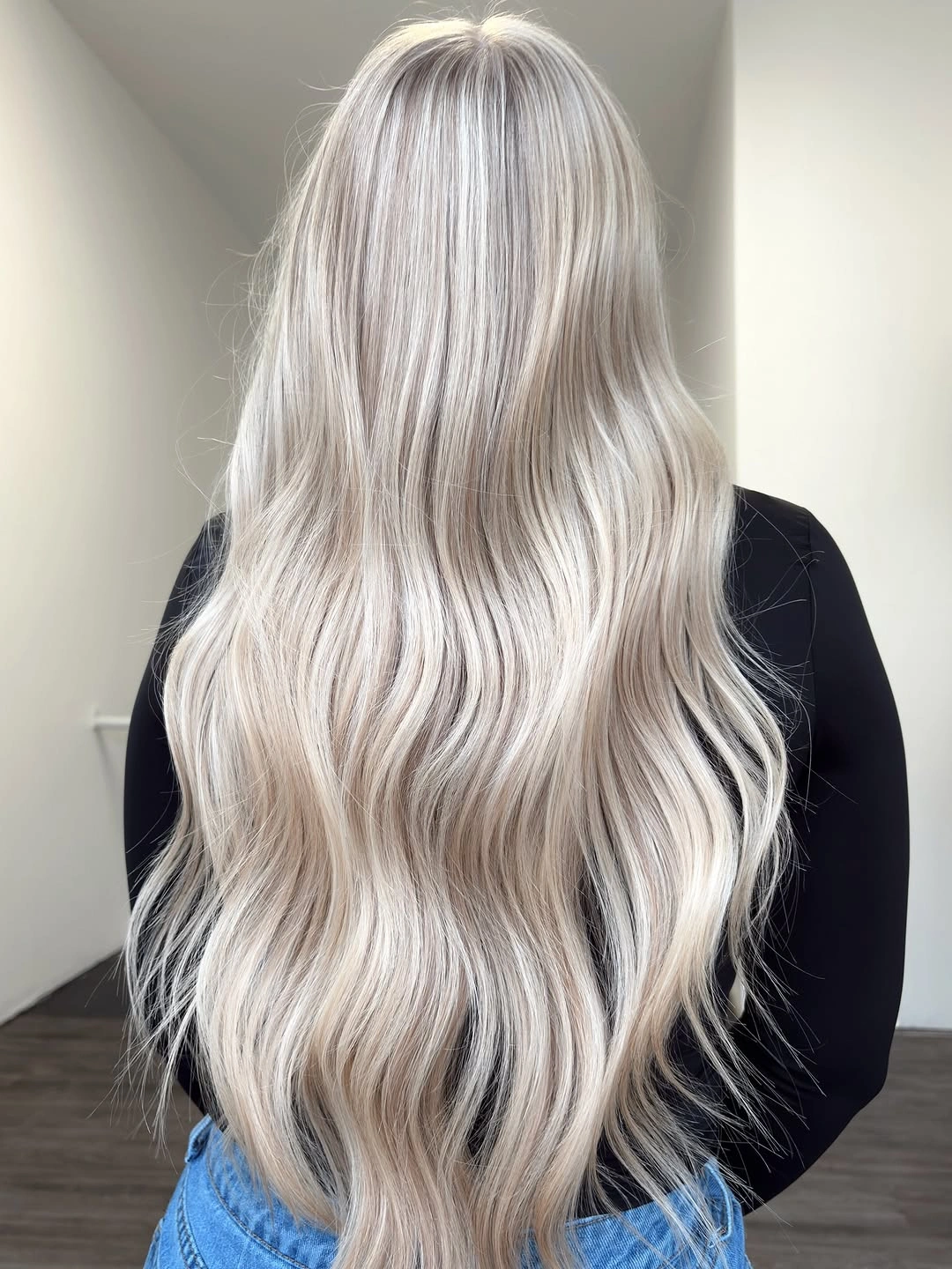 Back view of very long pearl blonde waves