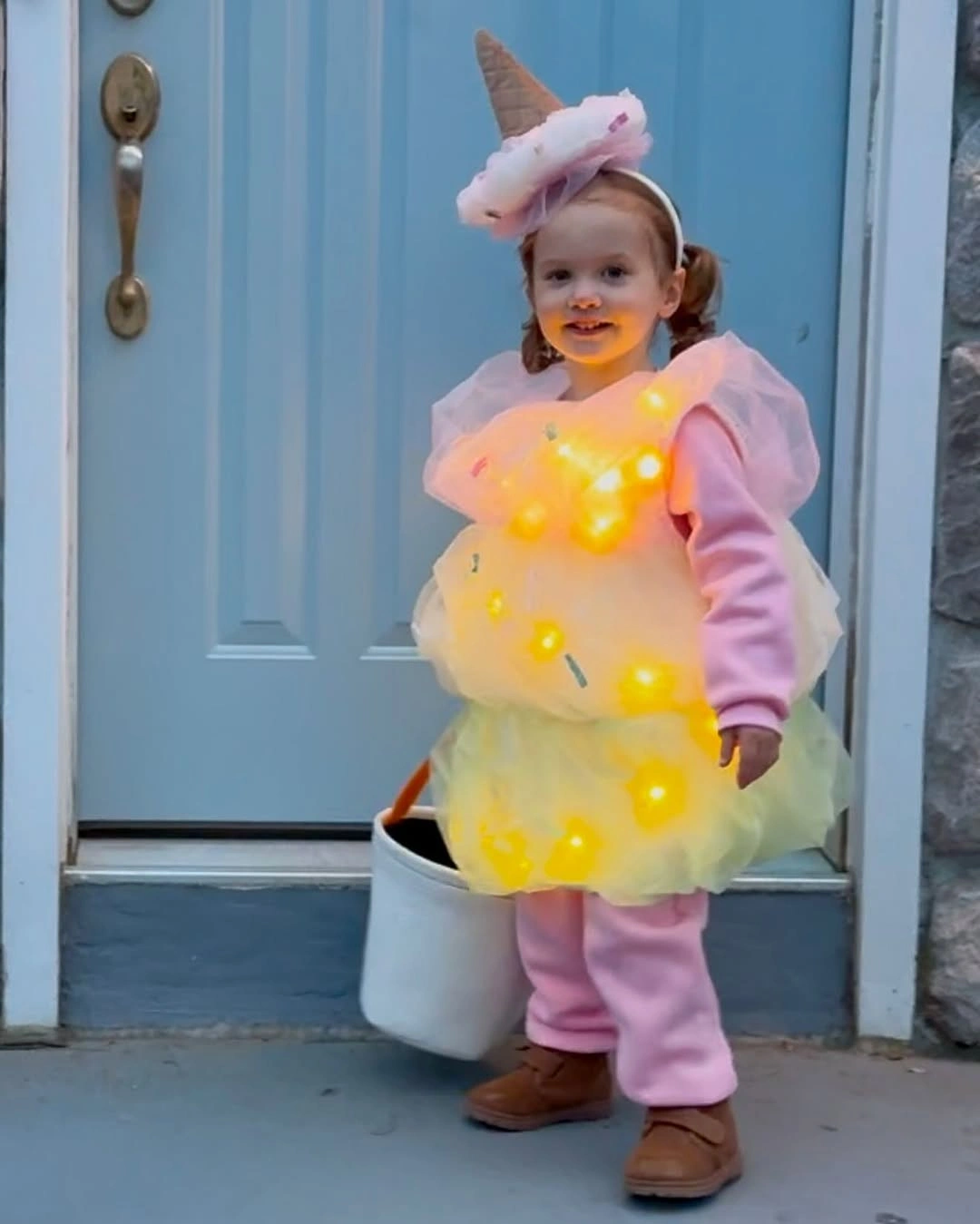 Pastel rounded pumpkin costume with pink sleeves for girls