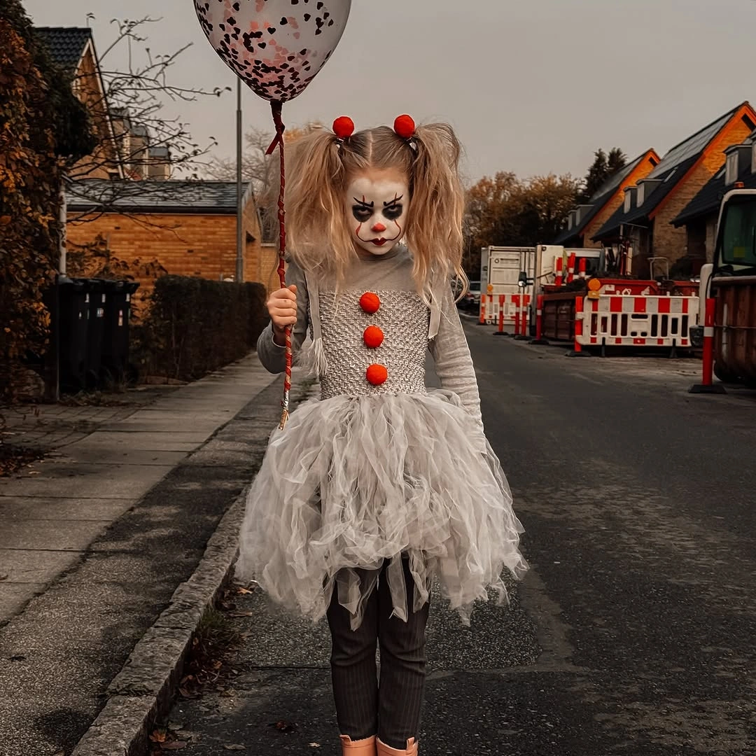 Orange sleeves and yellow-eyed black cat costume for girls